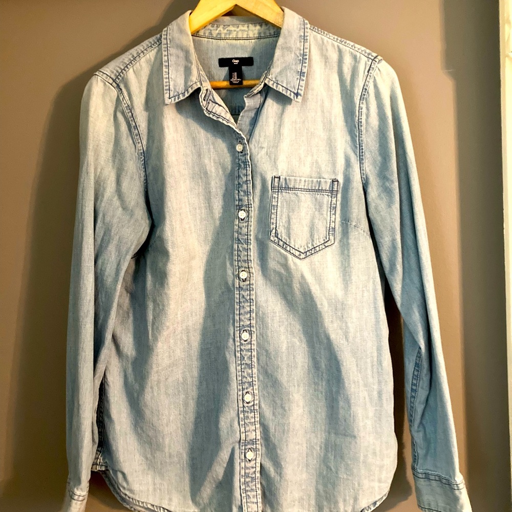 Gap long sleeve button up shirt